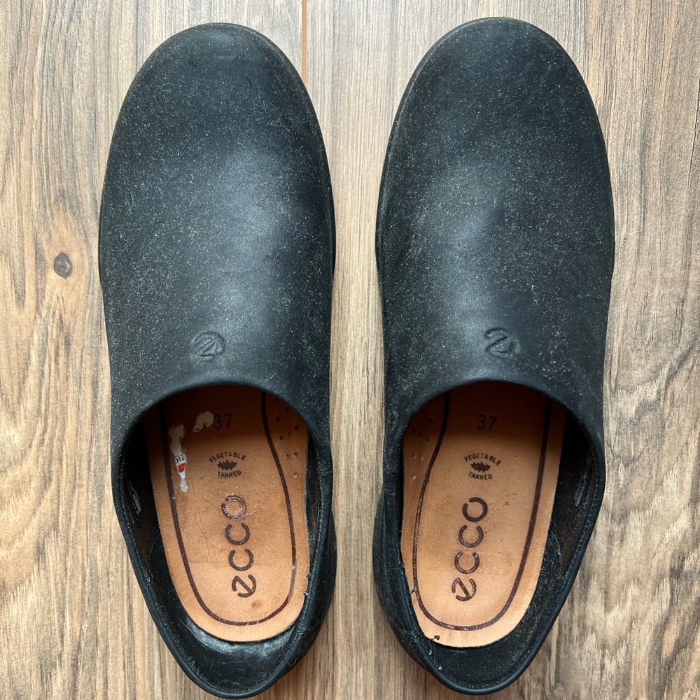 Ecco Black Leather Slip-Ons